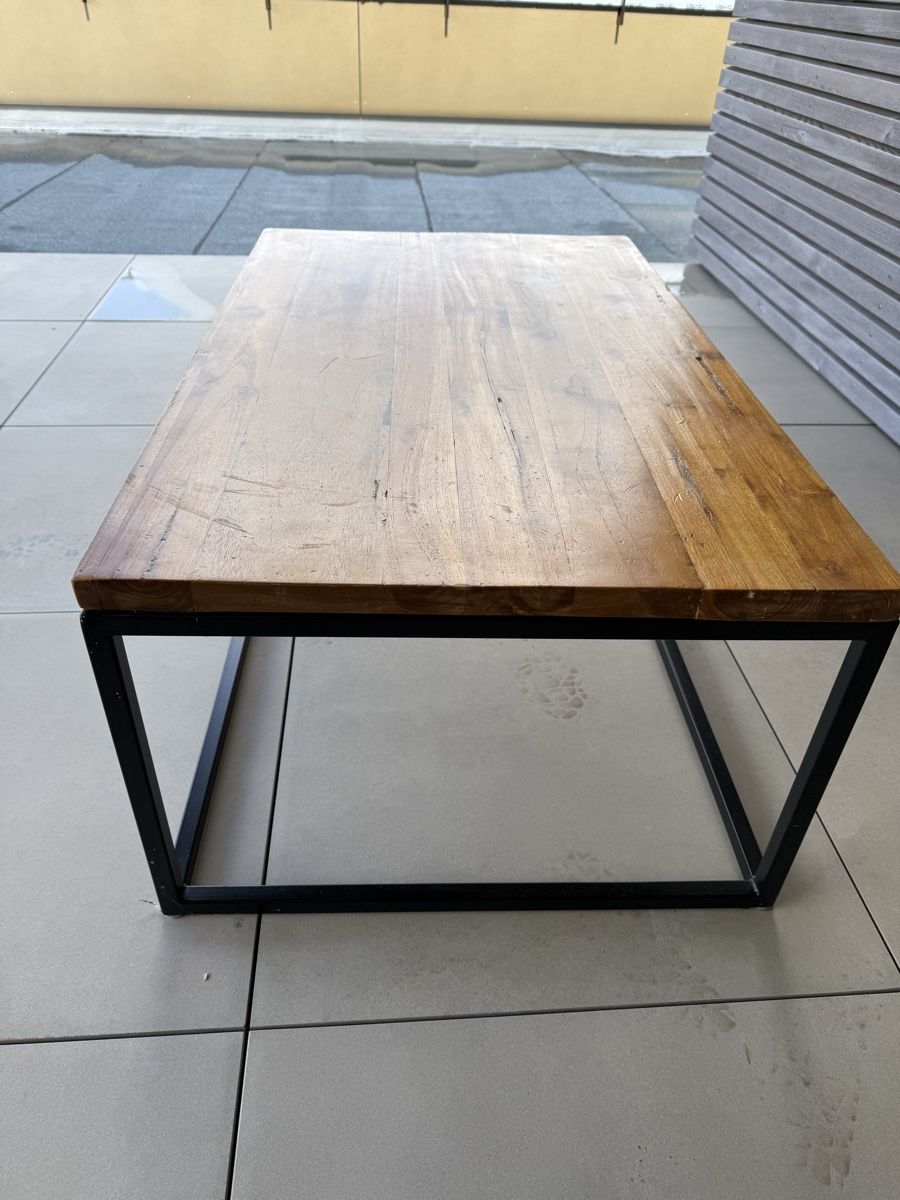Tavoli: Couchtisch mit Holzplatte und Metallgestell – Usato da Jona venduto da martinkoller 1