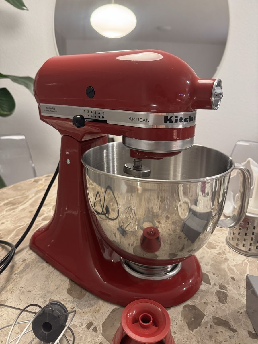 Kitchenaid Küchengeräte: Kitchenaid rot 5KSM150 – Gebraucht aus Goldach von aleksmilovas 1