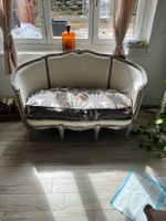 Causeuse de style Louis XV, parfait pour le salon!