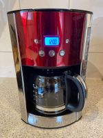Rote Russell Hobbs Filterkaffeemaschine, Timer, 12 Tassen