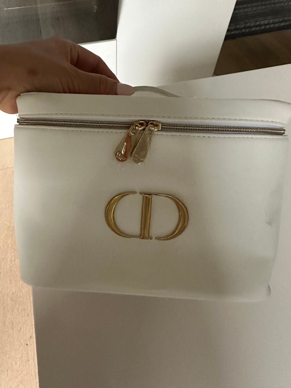 Dior Custodie per cosmetici: Dior Necessaire – Nuovo e nell'imballaggio originale da Steinmaur venduto da regenbogen052 1
