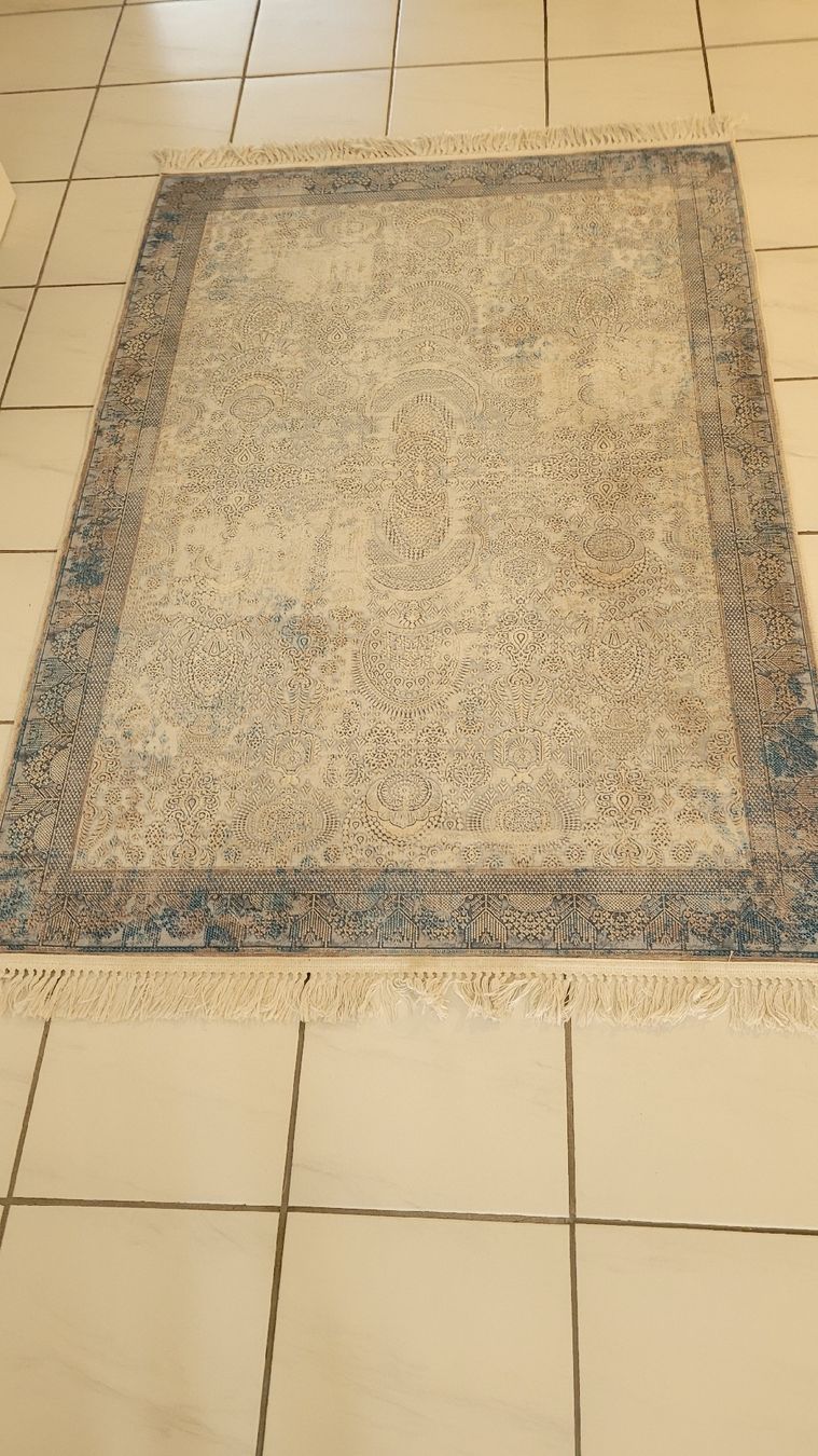 Tappeti: Schöner Vintage Teppich mit Fransen, beige/blau – Usato da Grenchen venduto da aynos01