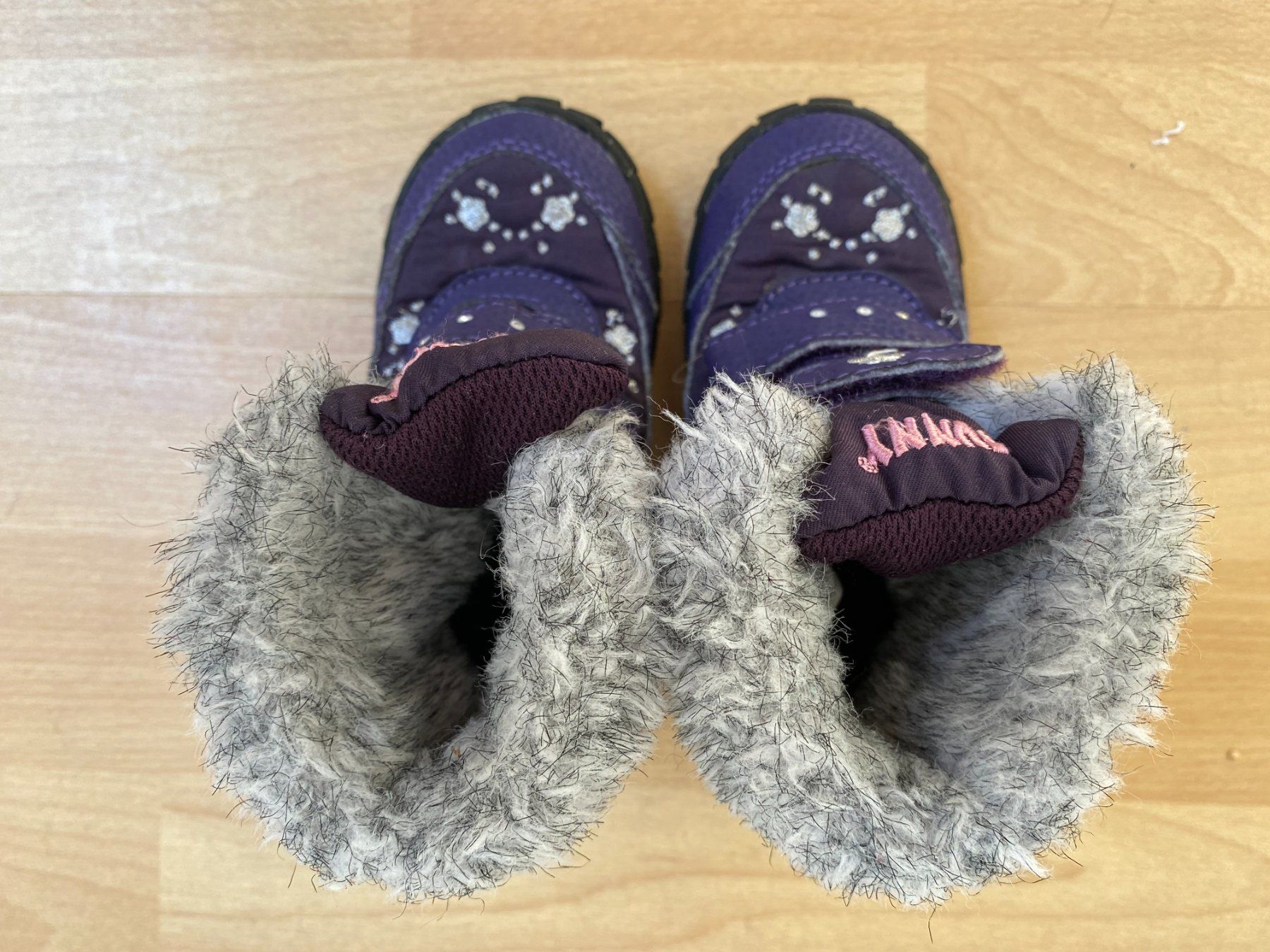 Scarpe per ragazzi: Winterstiefel Kinder Grösse 22 – Usato da Richterswil venduto da Mano1st 4