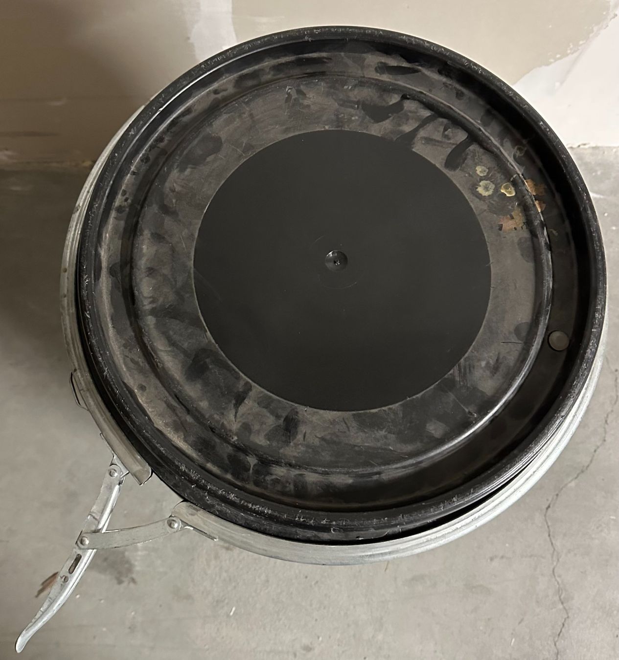 Annaffiatura & Irrigazione: Schwarzes Kunststofffass 120 Lt - mit Deckel – Usato da Dietikon venduto da DQSolutions 2