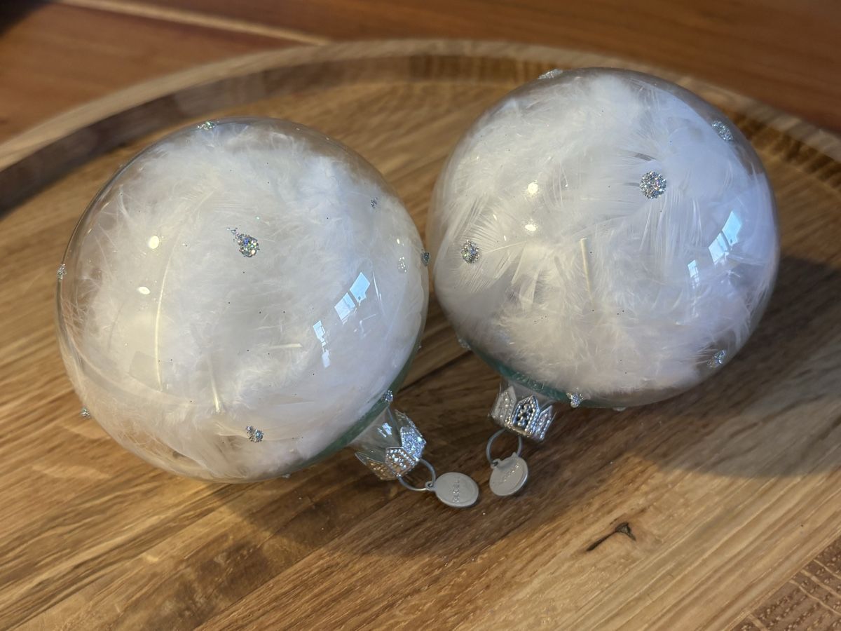 Globus Tutte le decorazioni: Christbaumkugeln mit Federn – Nuovo (secondo la descrizione) da Meilen venduto da Harley. 1