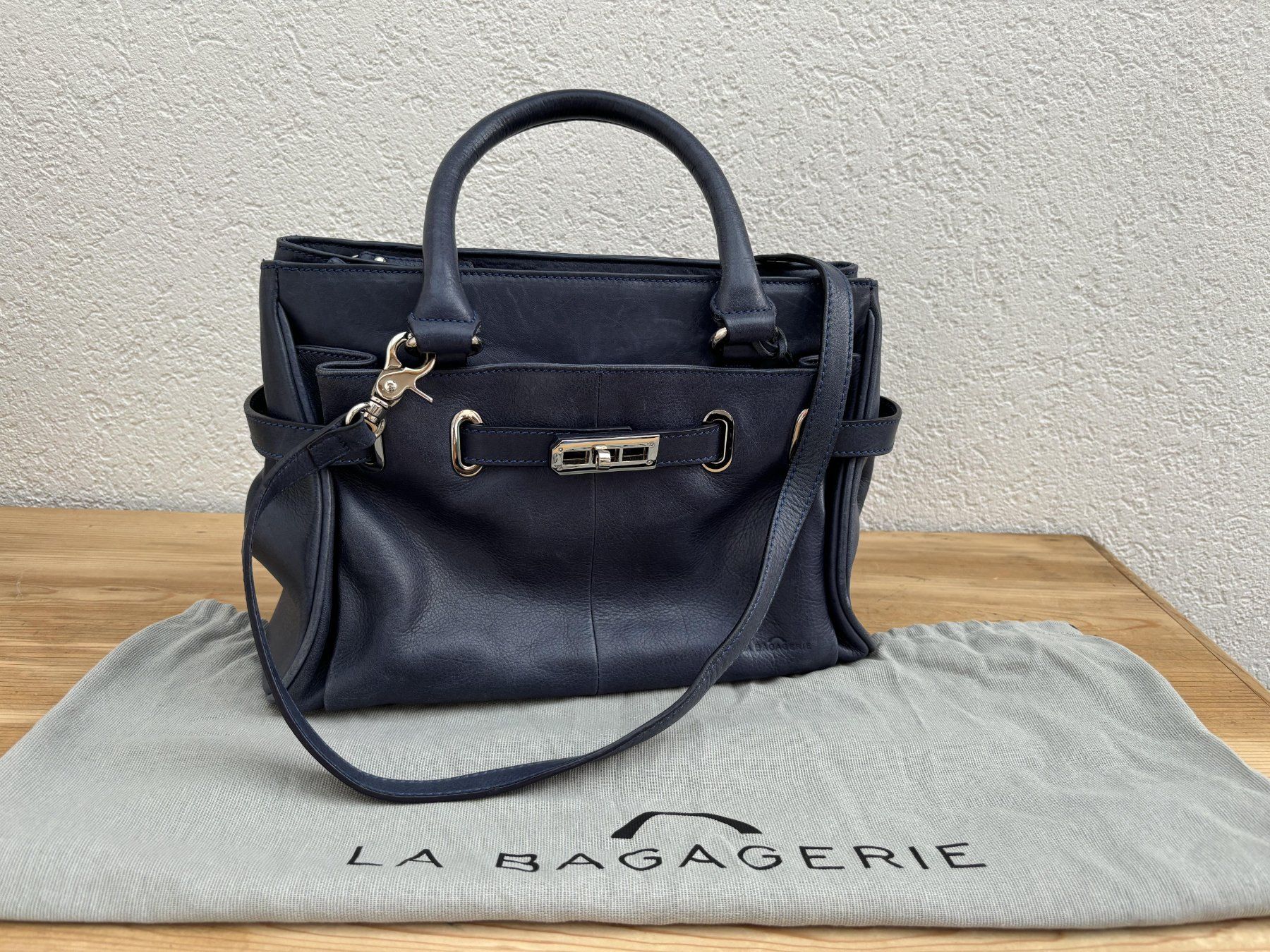 Borse da donna: Dunkelblaue Ledertasche – Usato da Tafers venduto da nad_2g7s