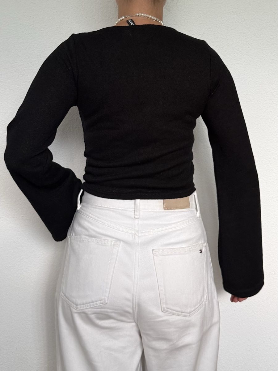 H&M Top: SCHWARZES LANGARMSHIRT VON H&M – Usato da Rain venduto da vsekruto 1