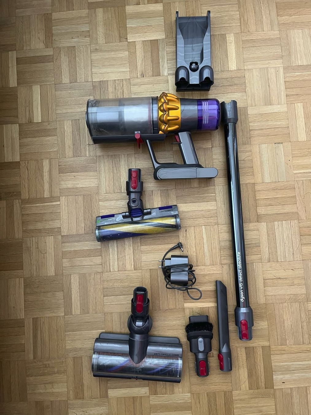 Dyson Aspirapolveri & Accessori: Dyson V15 Detect Absolute Akkustaubsauger – Usato da Spiegel b. Bern venduto da Pie_6z6h