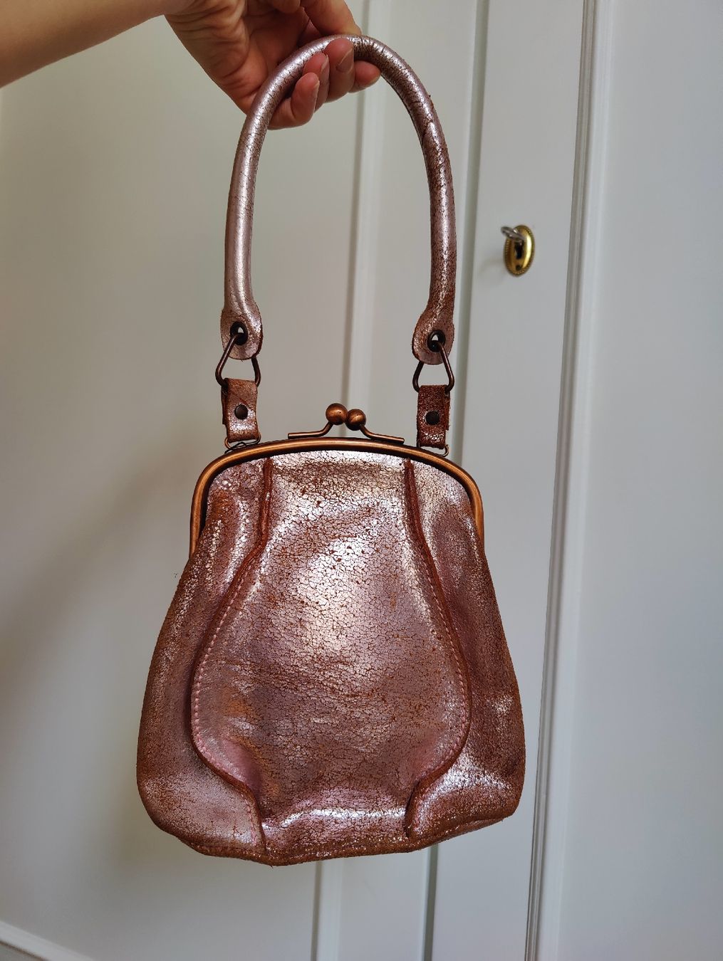 Max Mara Borse da donna: Max & Co. Bronze Metallic Frame Handbag, Party Chic – Usato da La Tour-de-Peilz venduto da dAutrefois