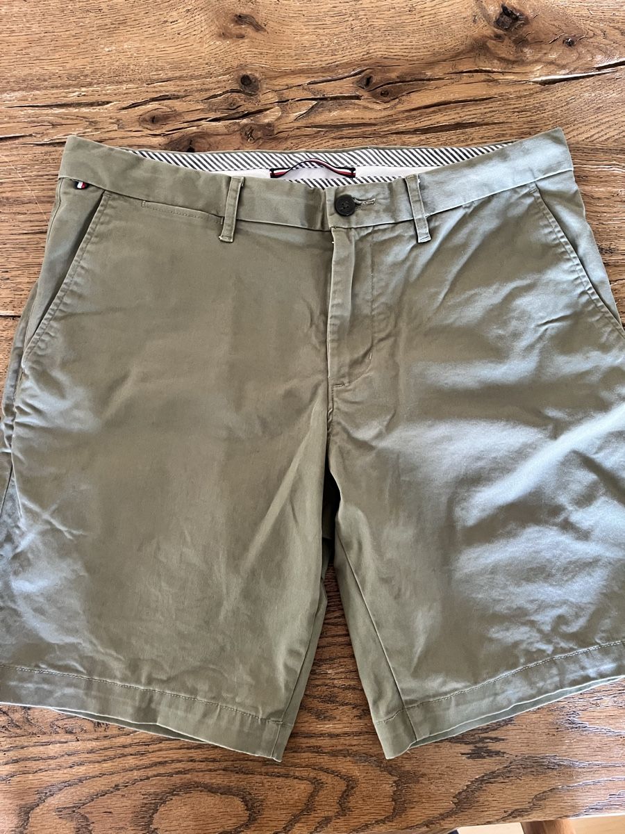 Tommy Hilfiger Pantaloni: Tommy Hilfiger Chino Shorts – Usato da Chur venduto da Mbadimeischter
