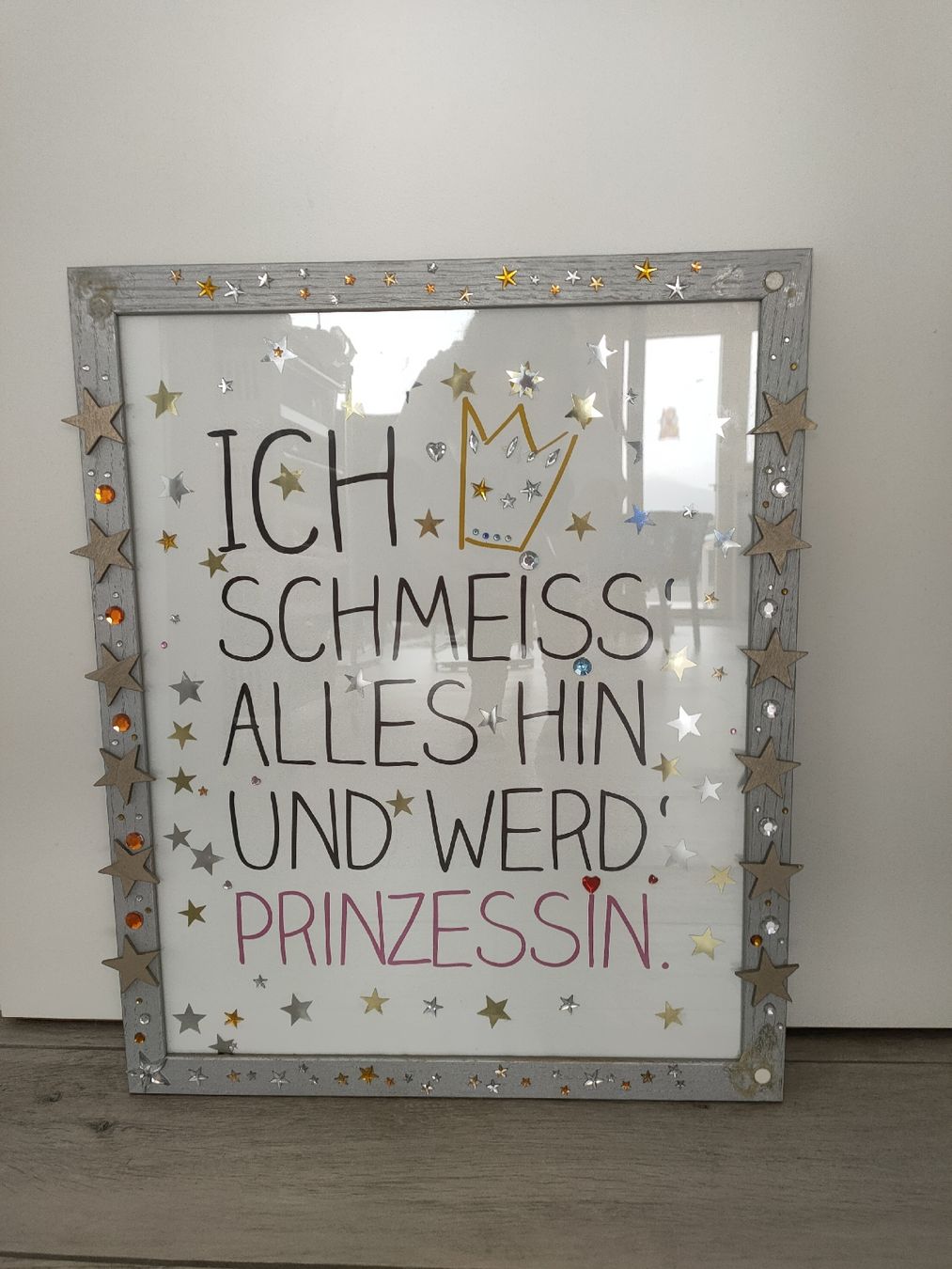 Foto & Immagini: Witziges Wandbild "Prinzessin" - Perfekt als Geschenk. – Usato da Gipf-Oberfrick venduto da minini 1