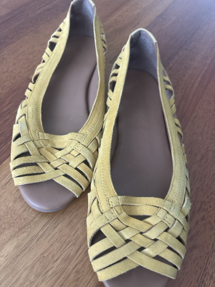 Scarpe da donna: Damenschuhe Sandalen gelb Grösse 40 – Usato da Nänikon venduto da Caro8989 2
