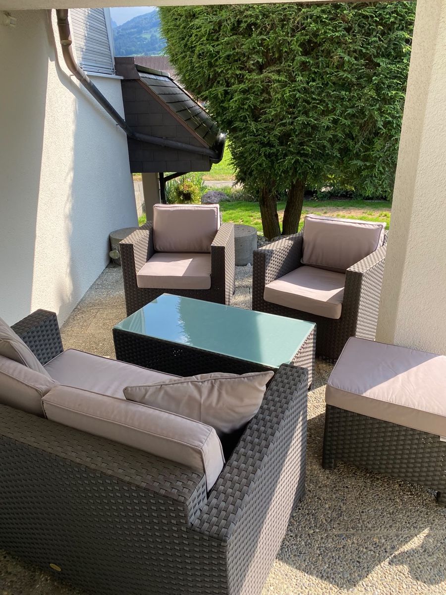 Viplounge Tischset: Gartenlounge Set Polyrattan 5-teilig mit Tisch grau – Gebraucht aus Einsiedeln von Miri.98