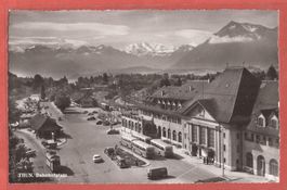 Thun - Bahnhofplatz mit Tram und Postautos - ca. 1950