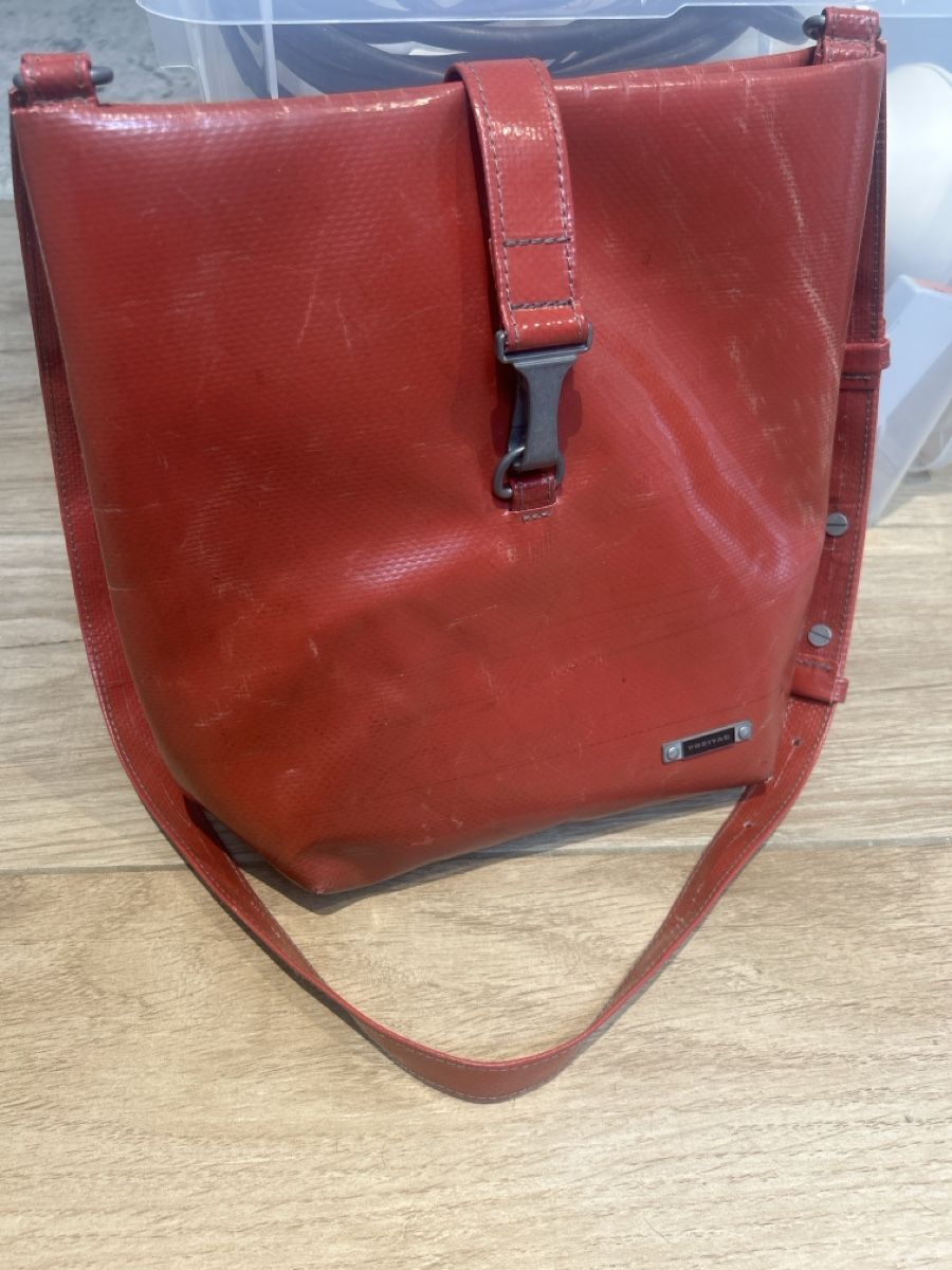 Freitag Borse da donna: elegante rote Freitagtasche – Usato da Aarwangen venduto da familiejoerin 2