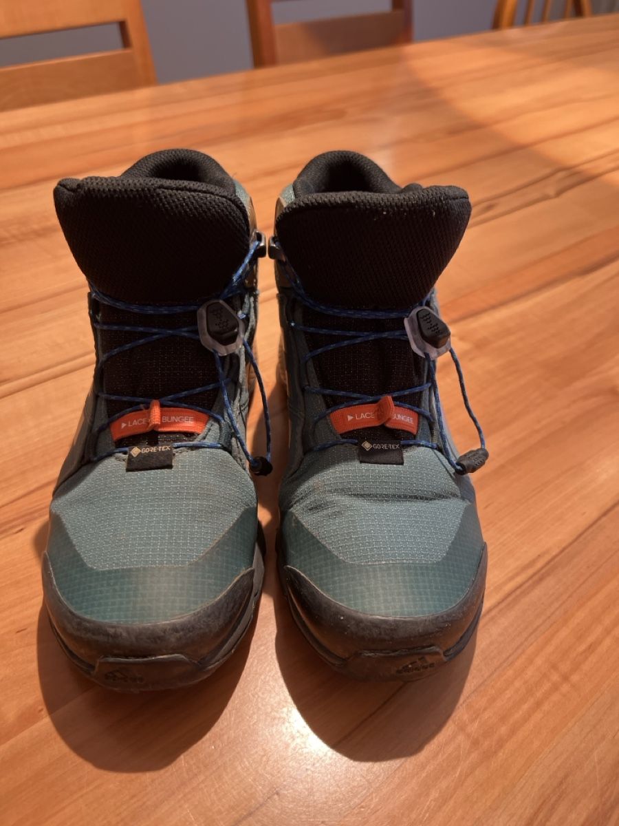 Herrenschuhe: Kinder Wanderschuhe Adidas Terrex Gore-Tex Grösse 34 – Gebraucht aus Riehen von silberfiessli