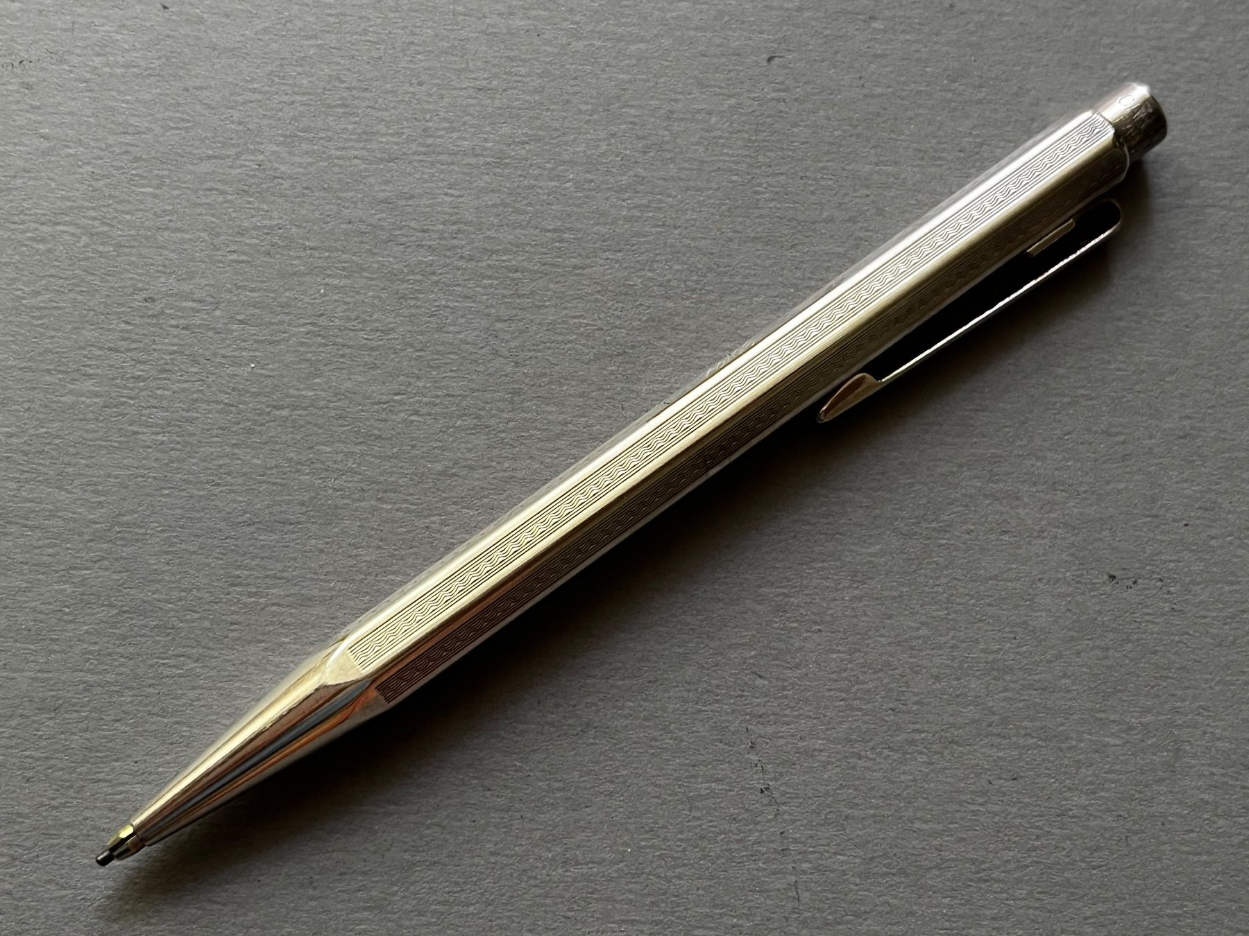 Caran D'Ache Matite, matite colorate & gessi: Caran d’Ache Ecridor Minenhalter "Welle" versilbert ck – Usato da Zürich venduto da FV.vintage 1