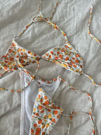 Haute Bikini mit Orangenmuster, Grösse S, neuwertig!