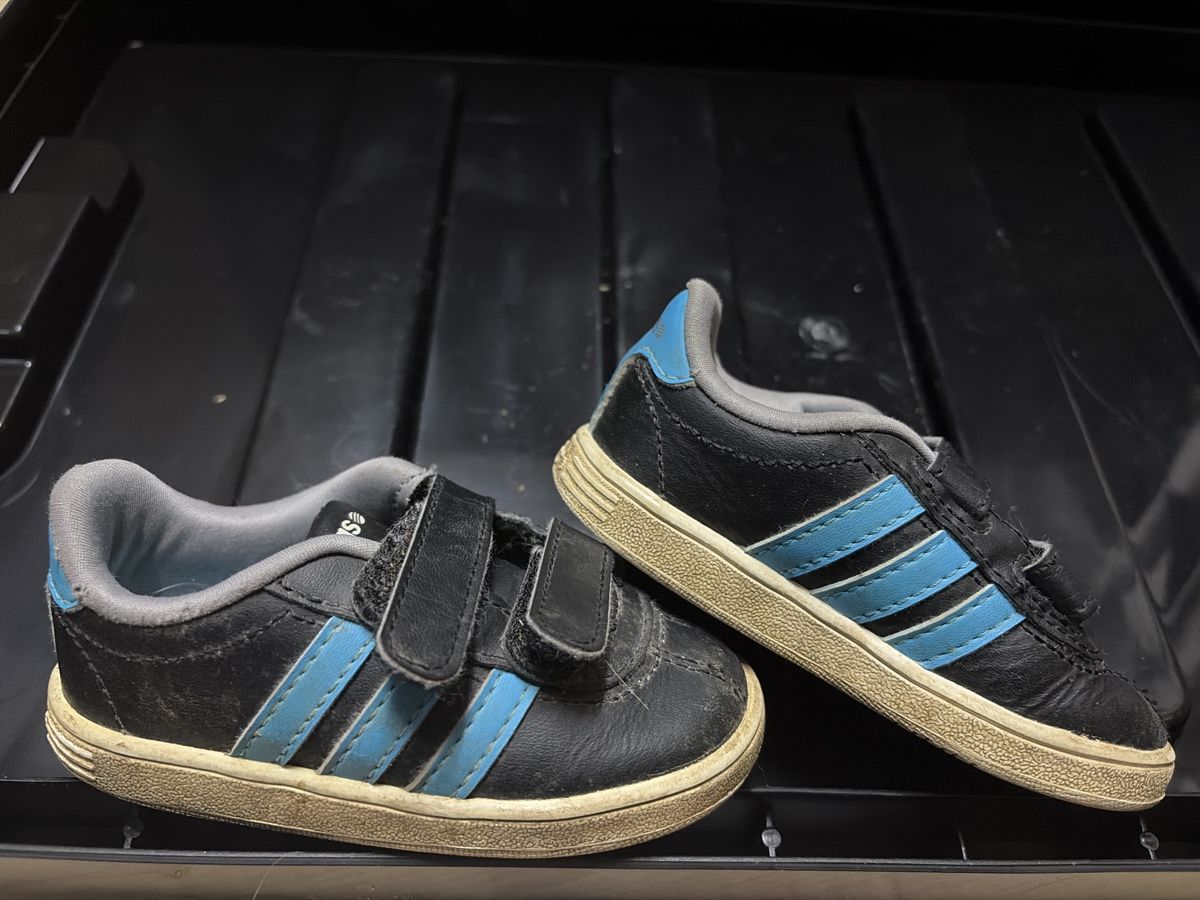 Adidas Scarpe per ragazzi: Adidas Schuhe Grösse 20 – Usato da Granges-Paccot venduto da Fwaeber