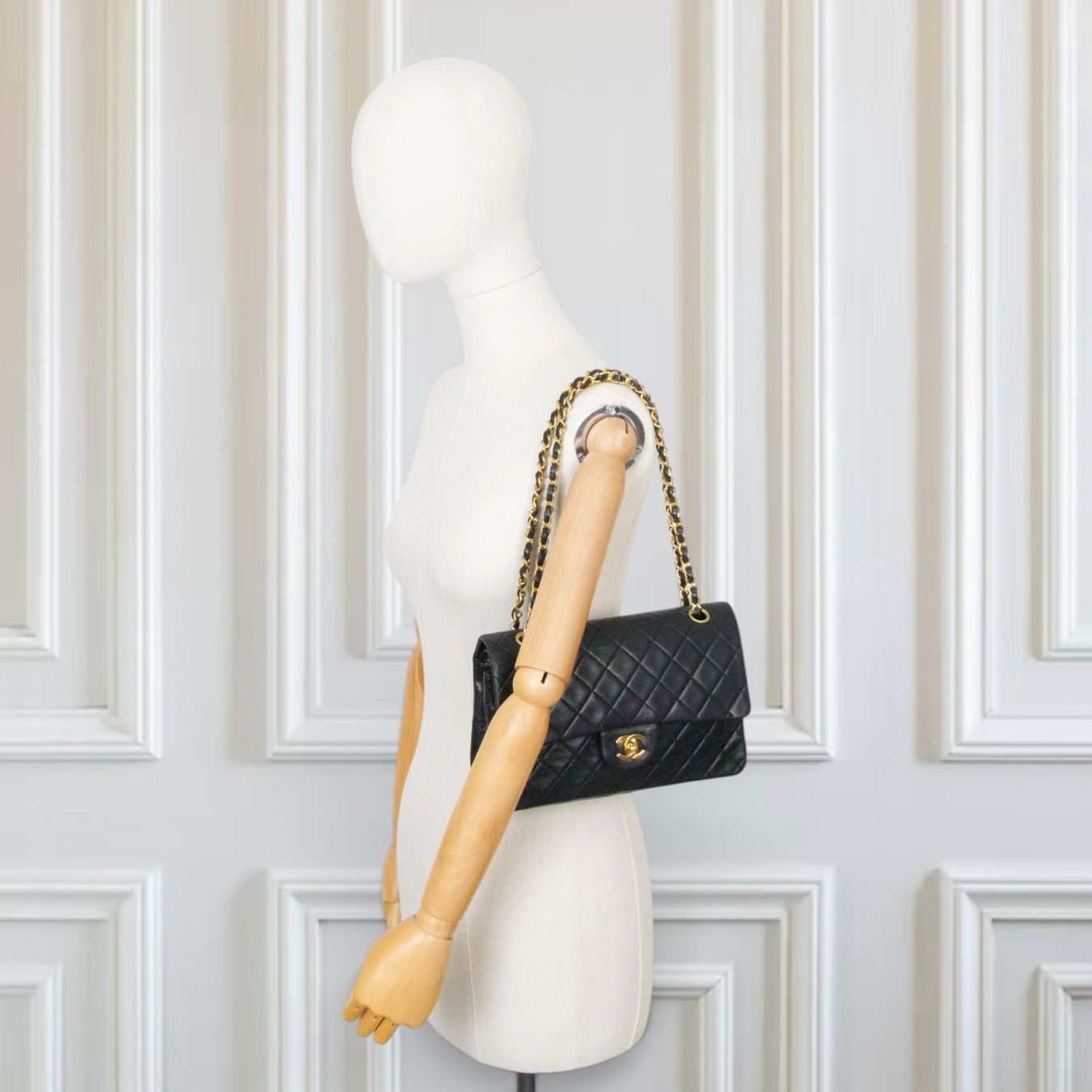 Chanel Borse da donna: Chanel Timeless Medium schwarz GHW – Usato da Binningen venduto da Designerlabels 1