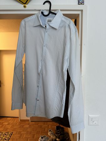 GUESS Herrenhemd Gr. S gestreift hellblau/weiss