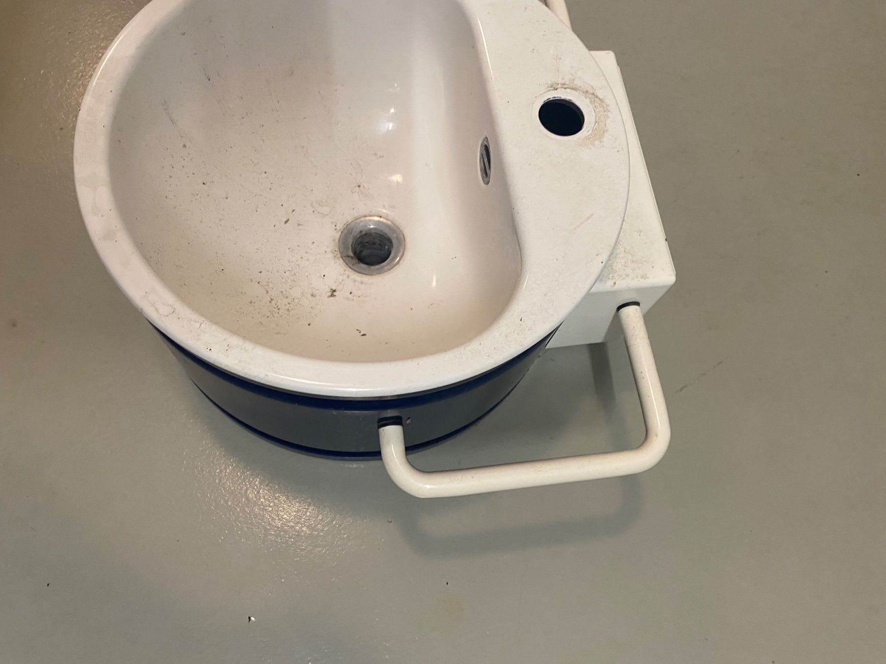Lavabi & lavandini: Lavabo - Waschbecken - Brünneli – Usato da Lüchingen venduto da LIDB 2