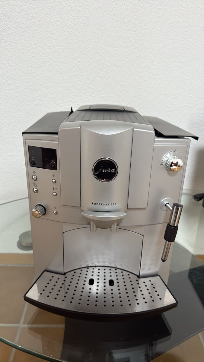 Kaffeemaschinen & Espressomaschinen: Machine à café Jura Impressa E85 – Gebraucht aus Soyhières von Jura22