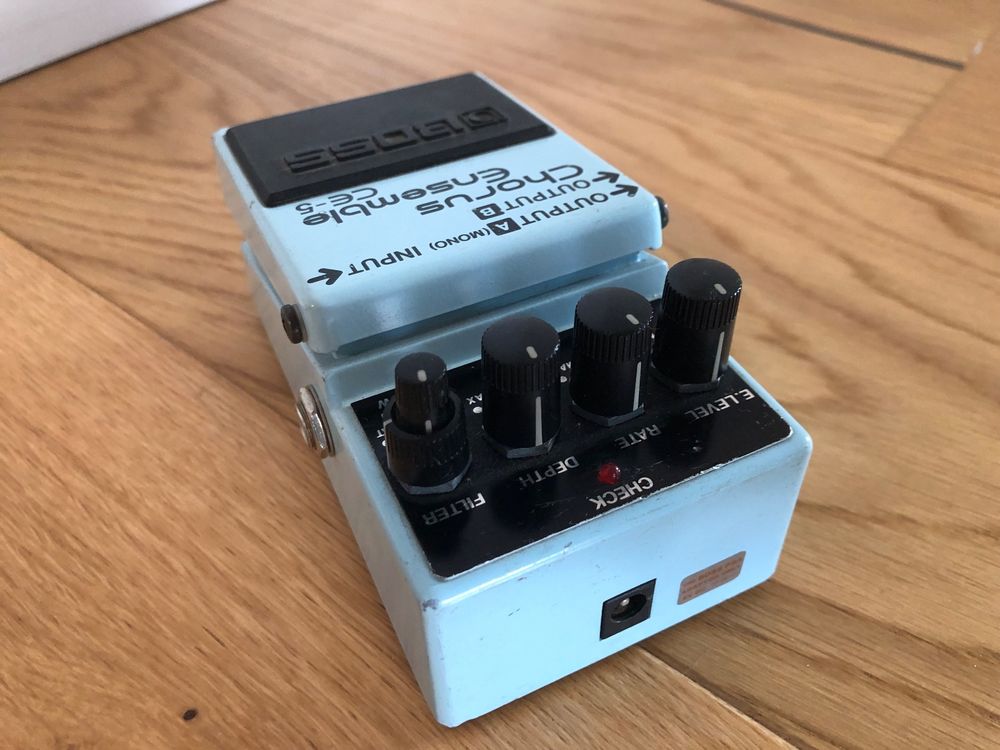 BOSS CHORUS ENSEMBLE CE5 GUITAR PEDAL EFFEKTGERÄT Kaufen auf Ricardo
