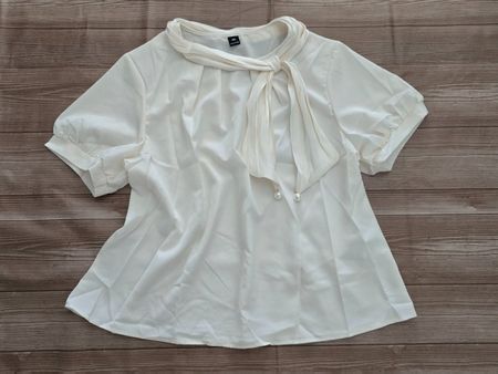 🆕 Kurzarm-Bluse - L/XL - Crème-Weiss mit Perlen-Detail