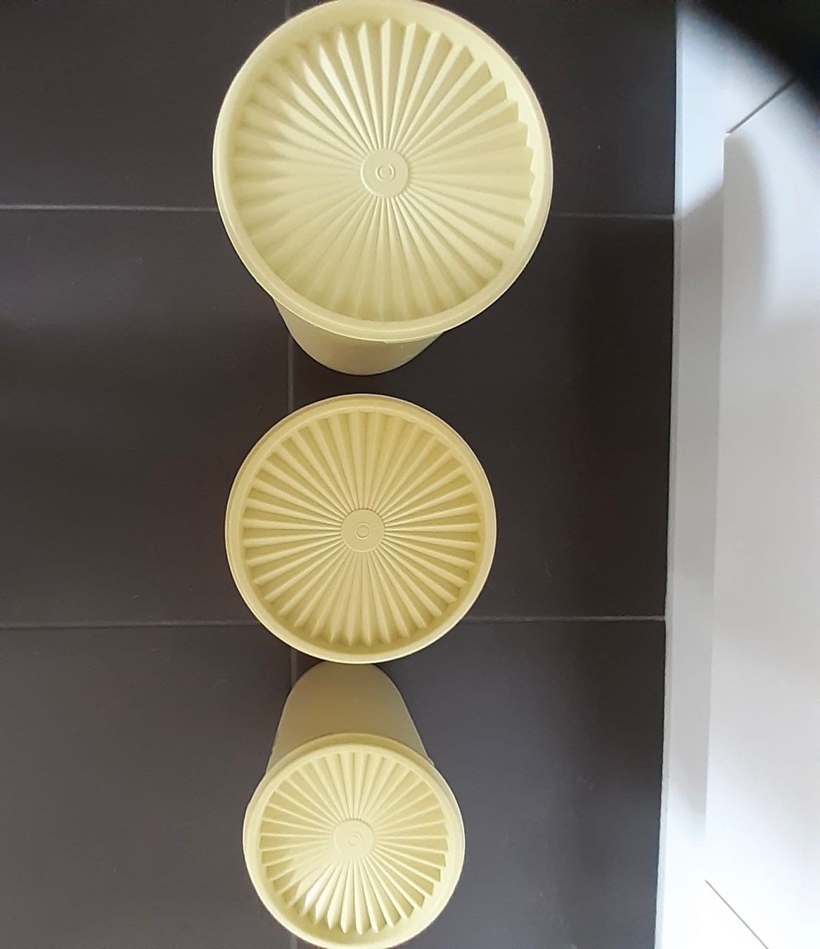 Tupperware Contenitori & Simili: 3 Tupperware – Usato da Luzern venduto da Sontru 3