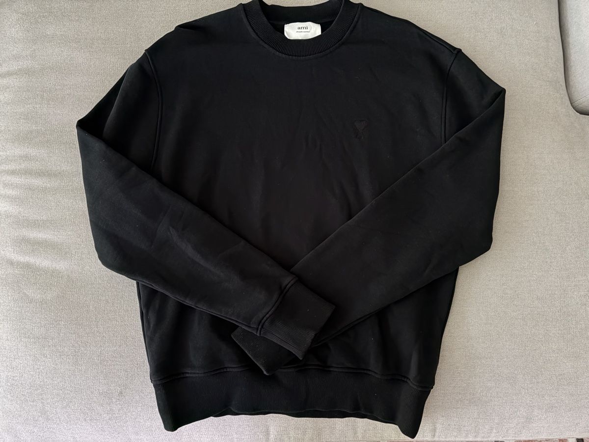 Maglioni & Felpe: Ami Pullover schwarz. Grösse M. guter Zustand – Nuovo (secondo la descrizione) da Luzern venduto da bma_7pkv