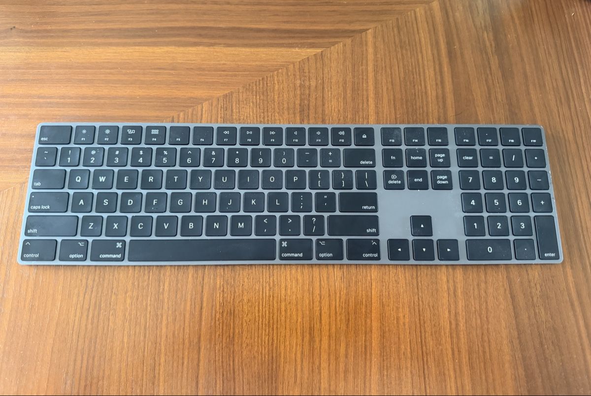 Apple Tastaturen: Apple Magic Keyboard with Numeric Keypad lightning port  – Gebraucht aus Wetzikon ZH von Vatani