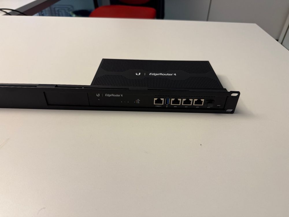 Ubiquiti EdgeRouter 4 (D'occasion) à Givisiez pour CHF 16.5 – avec ...