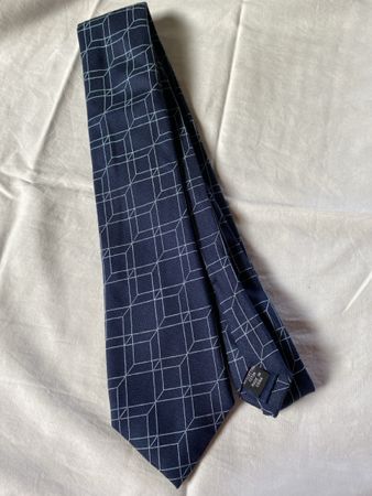 Michael Kors Men's 100% Silk Tie - Geometric Cube Design 👔