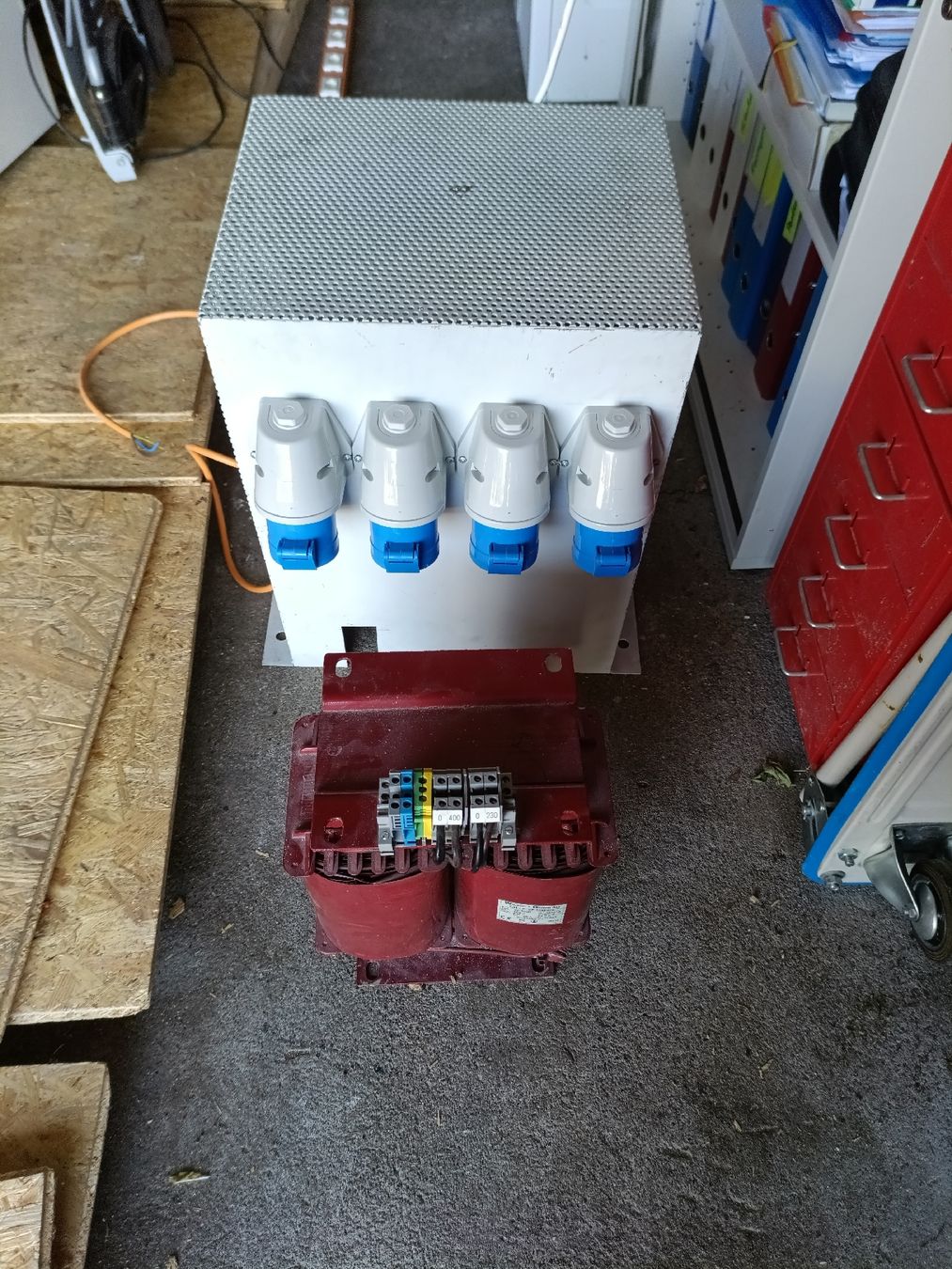 Componenti elettronici: trenntransformator 400v > 230v  – Usato da Meilen venduto da Dburchard