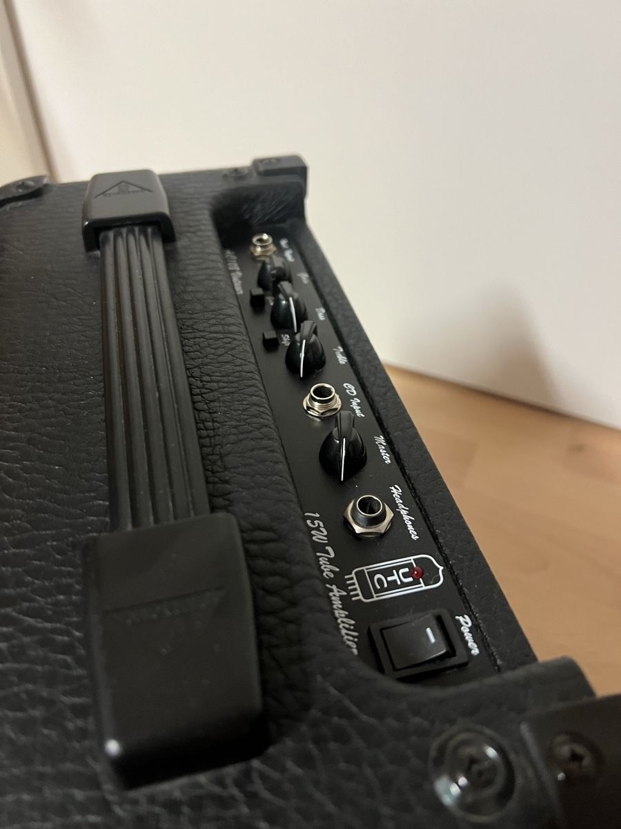 Behringer Amplificateurs: Kleiner Behringer AMP – D'occasion à Oekingen par steph.67 2