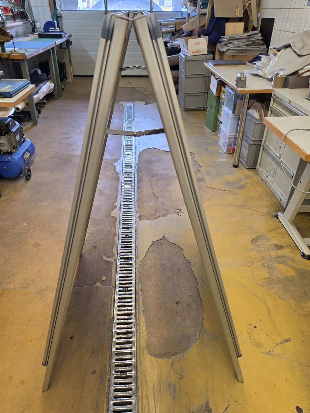 Sonstige Dekorationen & Accessoires: Kundenstopper A0 Plakatgrösse – Gebraucht aus Glattfelden von hbct 8