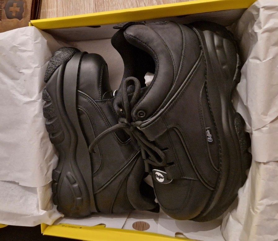 Buffalo Herrenschuhe: Buffalo Sneaker Low – Gebraucht aus Biel/Bienne von dan_2w8k