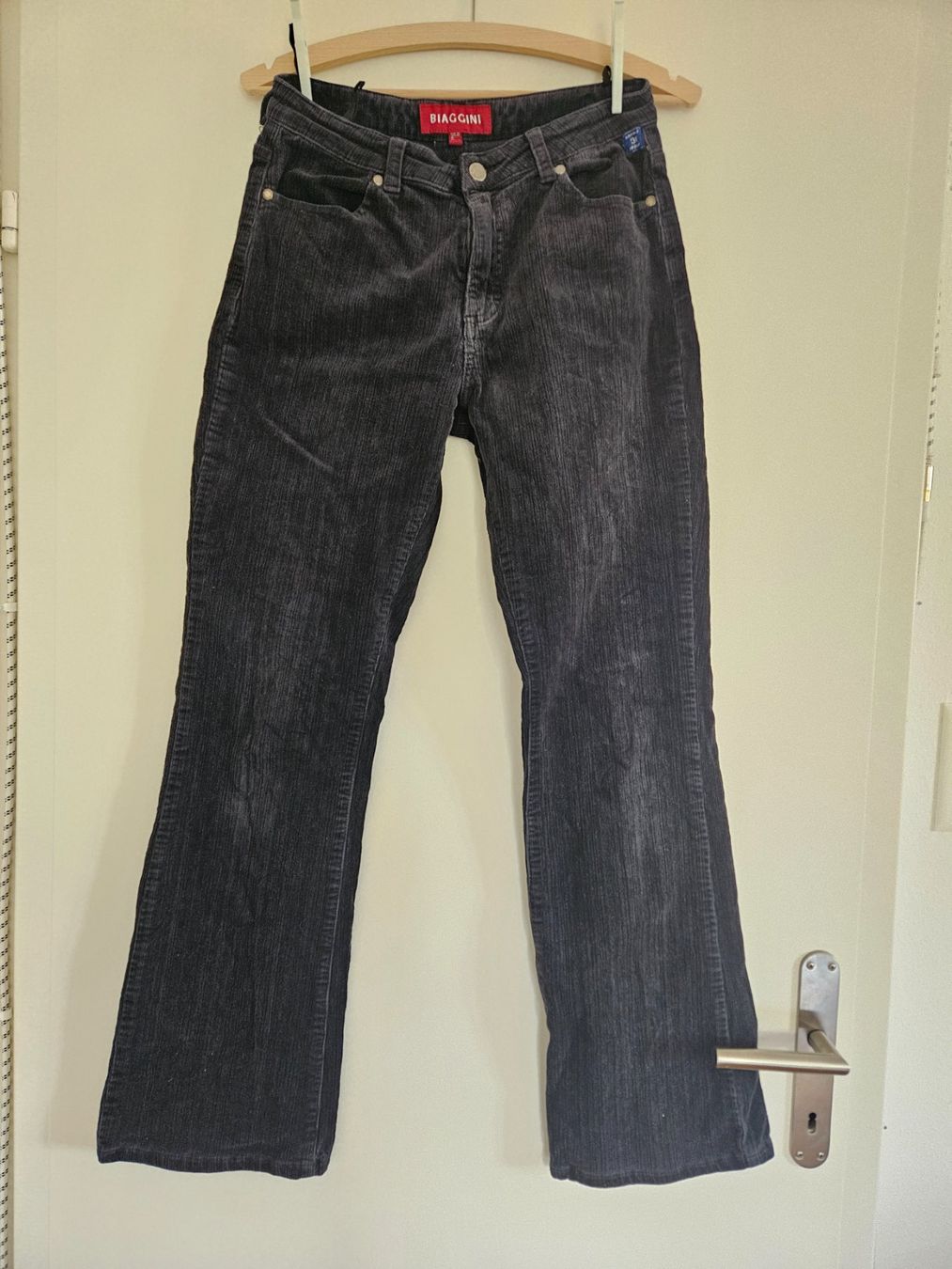 Jeans: Tolle Biaggini-Jeans anthrazit Gr.36 – D'occasion à Schaffhausen par sabrina915