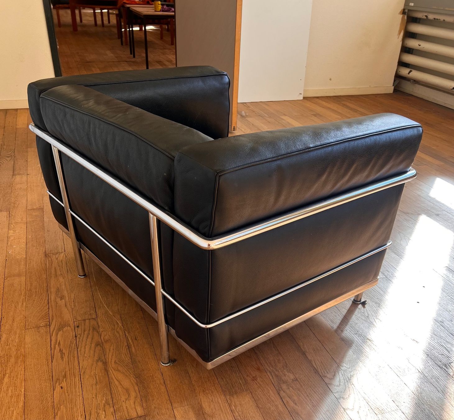 Le Corbusier Poltrone: Sessel LC3 Le Corbusier von Cassina, 1998 – Usato da Tecknau venduto da smoothtentacles 2