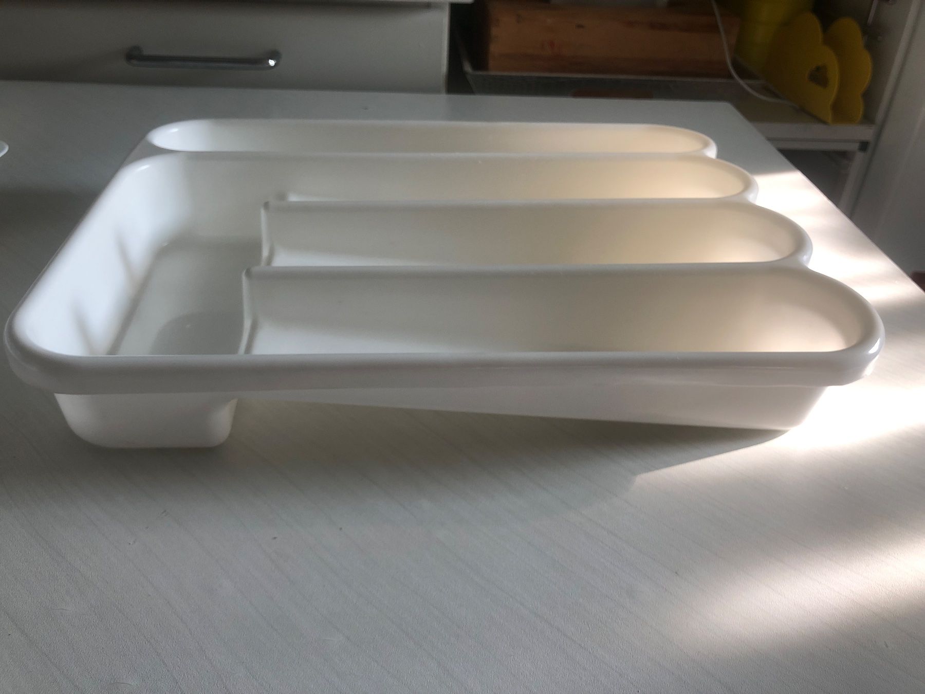 Cucine complete: Weisser Besteckkasten, 5 Fächer – Usato da Basel venduto da friceberg2 3