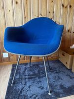Herman Miller Eames chaise fibre de verre et tissu bleu