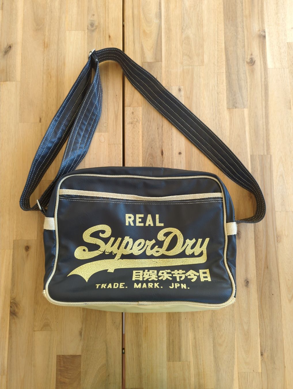 Superdry Taschen: Superdry Umhängetasche Messenger Bag – Gebraucht aus Winterthur von cinmyr