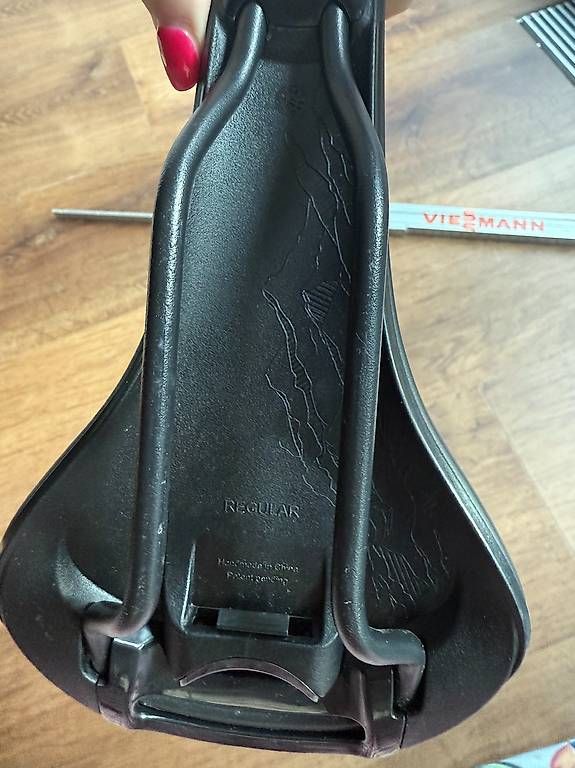 Fizik Pezzi di ricambio: Selle Fizik – Usato da St-Sulpice VD venduto da juhdu 4