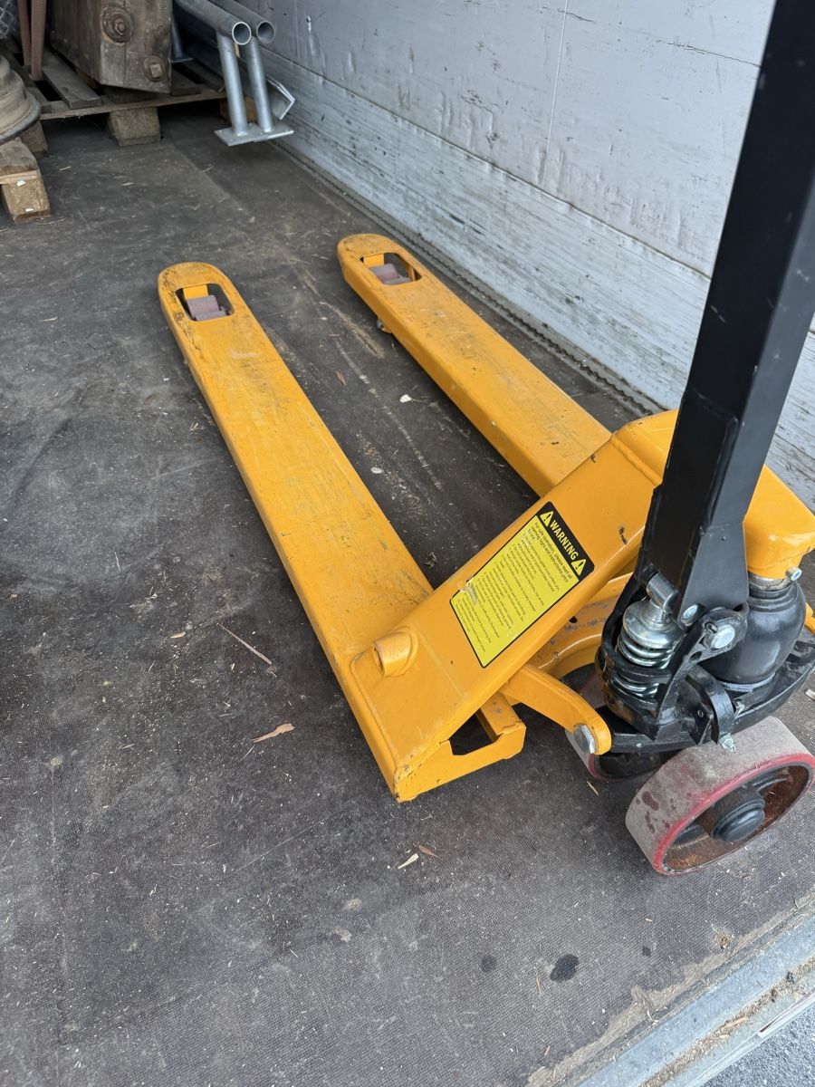 Carrelli elevatori e a forche: Hubwagen 2500kg – Difettoso da St. Margrethen SG venduto da hun_7kc9 2