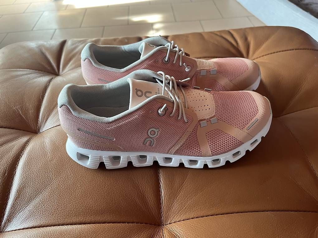 Chaussures femmes: On Cloud 5 – Neuf avec emballage d'origine à Epalinges par nanou75 1
