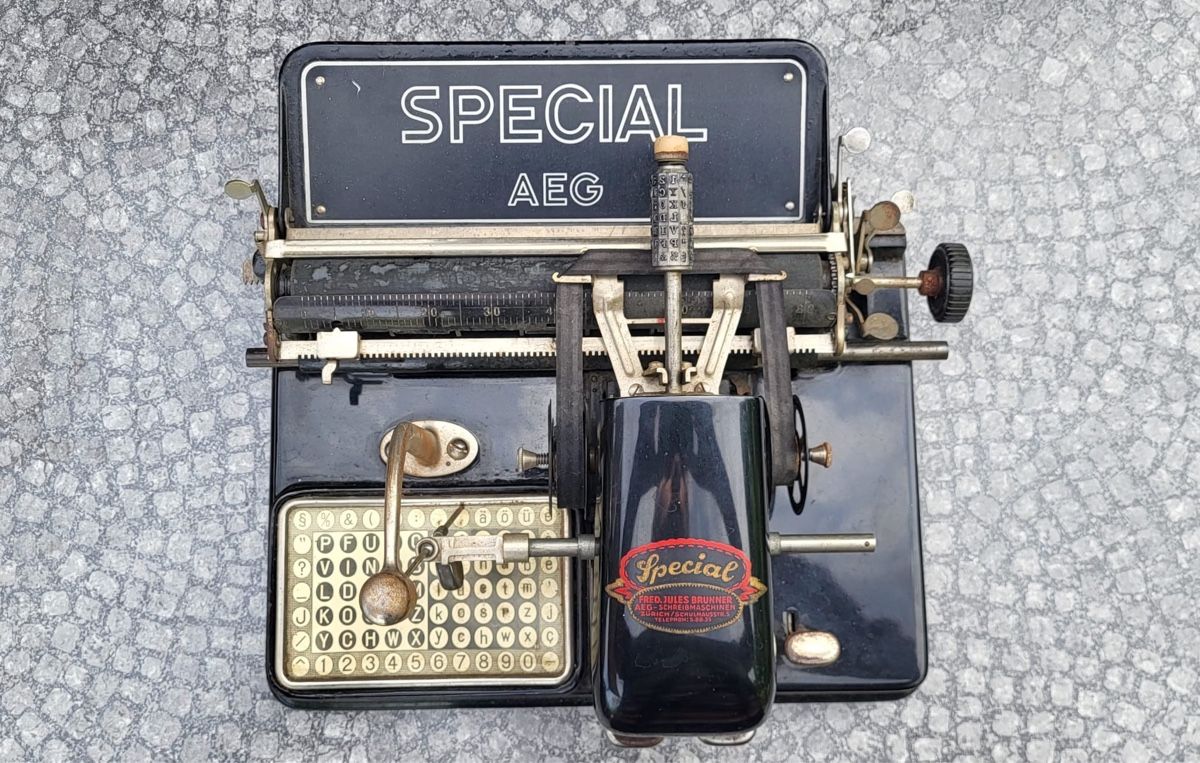 Macchine da scrivere: Machine à écrire AEG SPECIAL Fred. J. Brunner – Usato da Bursinel venduto da SeveralLives 2