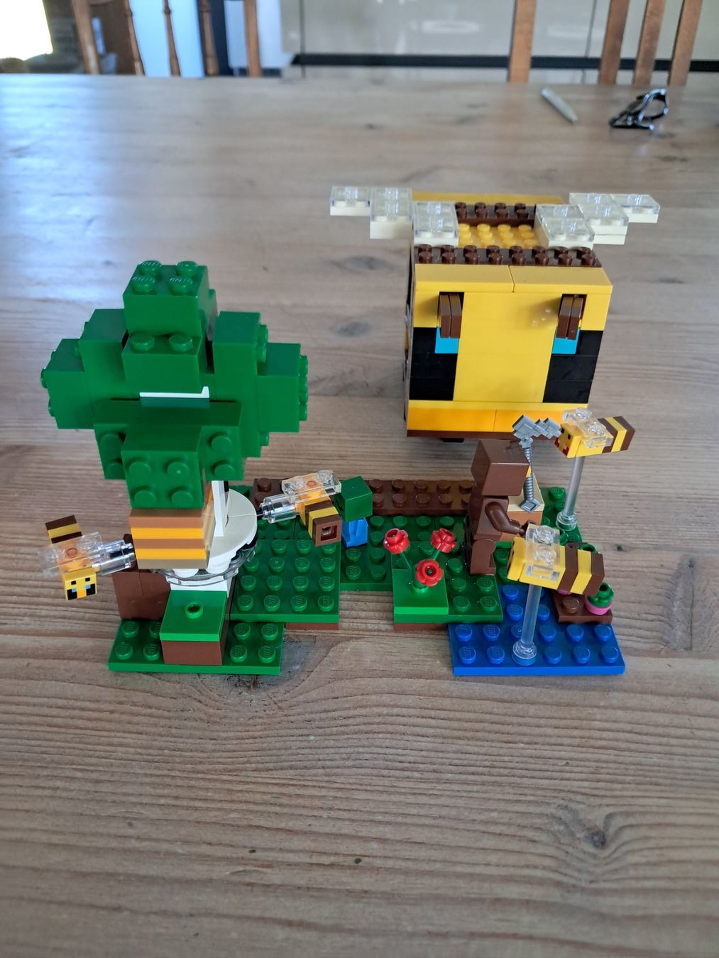 Lego Jeux de construction: Lego Minecraft  das Bienenhaus – D'occasion à Hellbühl par Miller13