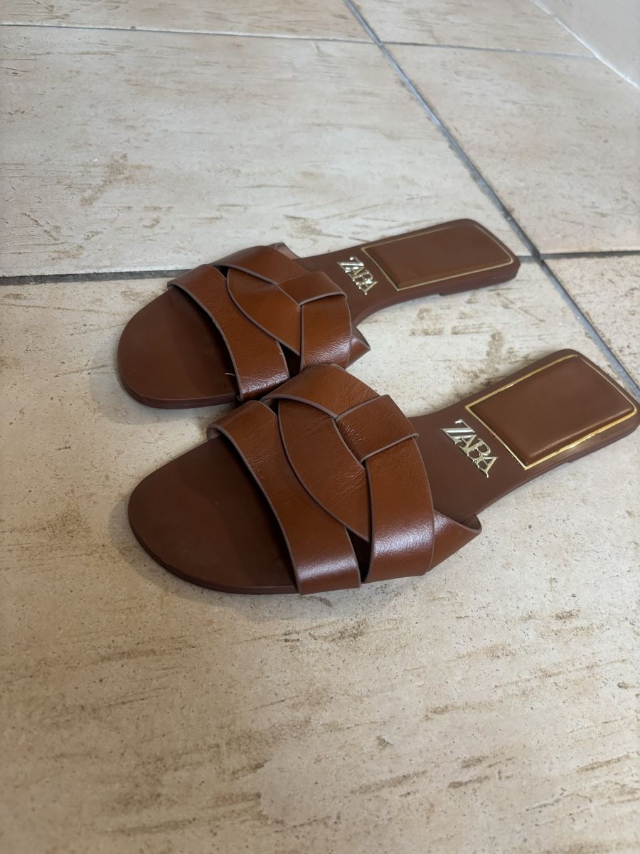 Scarpe da donna: Zara slides – Usato da St-Légier- La Chiésaz venduto da anh_9289