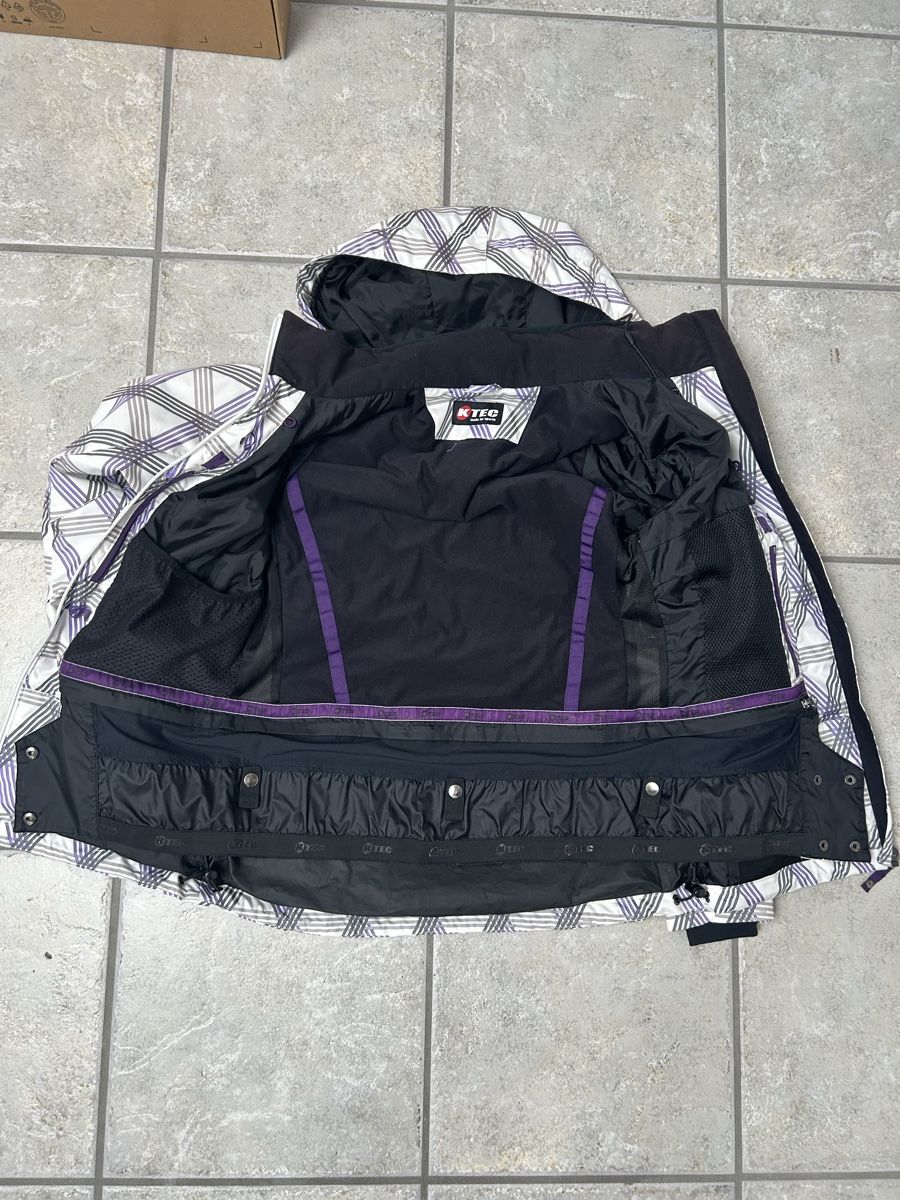 Vestes: Ski-/Snowboardjacke – D'occasion à Urdorf par worldaround 2